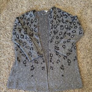 Chic Gray Leopard Print Women's Cardigan - Size 22-24W